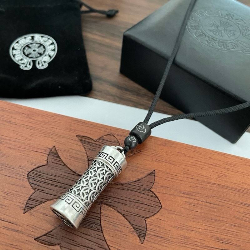 Ch*0me He**ts necklaces